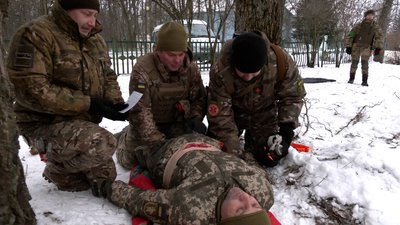 У Новгороді-Сіверському силовиків та цивільних вчать, як рятувати життя в умовах бойових дій