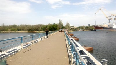 У Миколаєві понтонний міст через річку Інгул зафіксували якорями