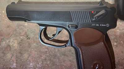 У Запоріжжі чоловік стріляв зі свого балкона по вікнах сусіднього будинку
