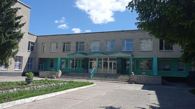 Школа і війна: у Сумах батьки половини майбутніх першачків подали документи
