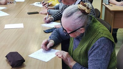 "Тема до душі припала". Як переселенці зі сходу писали радіодиктант національної єдності "Тема до душі припала". Як переселенці зі сходу писали радіодиктант національної єдності