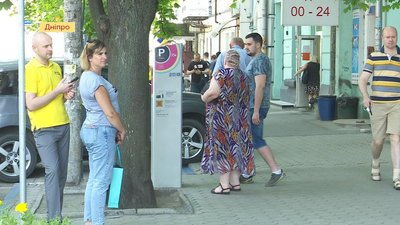 Паралельно чи за принципом «ялинки». Які паркувальні майданчики облаштовують у Дніпрі Паралельно чи за принципом «ялинки». Які паркувальні майданчики облаштовують у Дніпрі