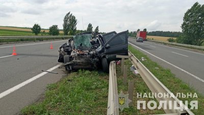 На трасі Київ-Одеса зіткнулись автівки, двоє людей загинули На трасі Київ-Одеса зіткнулись автівки, двоє людей загинули