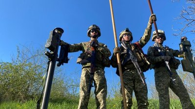 Стінгер, трембіта і бартка: бійці 128-ї Закарпатської бригади зняли патріотичне відео Стінгер, трембіта і бартка: бійці 128-ї Закарпатської бригади зняли патріотичне відео