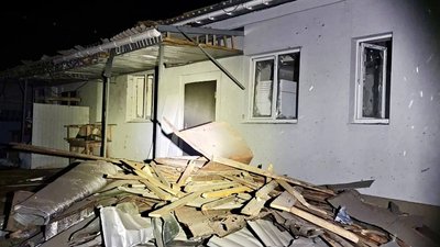 Війська РФ обстріляли Нікопольський район Дніпропетровщини: 6-річна дитина та дві жінки у важкому стані