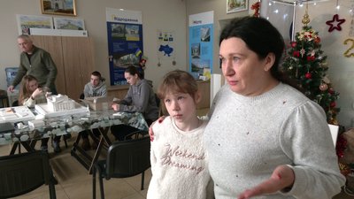 "Драмтеатр – це серце Маріуполя": у Рівному переселенці створюють макет зруйнованої будівлі "Драмтеатр – це серце Маріуполя": у Рівному переселенці створюють макет зруйнованої будівлі
