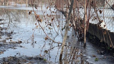 "Вода підійшла мало не до хати". У жителів Басів у Сумах підтоплені двори "Вода підійшла мало не до хати". У жителів Басів у Сумах підтоплені двори