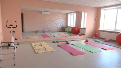 У Луцькій дитячій поліклініці колишній басейн відремонтували під зал фізичної терапії У Луцькій дитячій поліклініці колишній басейн відремонтували під зал фізичної терапії