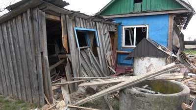 У селі на Житомирщині фіксують наслідки руйнувань, що завдали війська Росії У селі на Житомирщині фіксують наслідки руйнувань, що завдали війська Росії