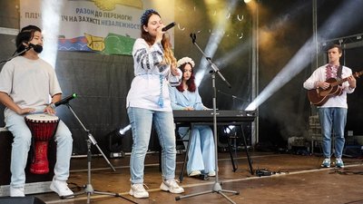 Ця пісня горіла у моєму серці. Кореєць Сонгджін, який 10 років проживав в Ужгороді переклав "Червону руту" на рідну мову Ця пісня горіла у моєму серці. Кореєць Сонгджін, який 10 років проживав в Ужгороді переклав "Червону руту" на рідну мову