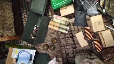Херсонщина, зброя та боєприпаси, які вилучили у злочинців