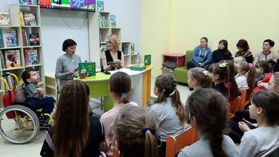 Чернівецька письменниця Оксана Драчковська презентувала в Луцьку книгу про інклюзію Чернівецька письменниця Оксана Драчковська презентувала в Луцьку книгу про інклюзію