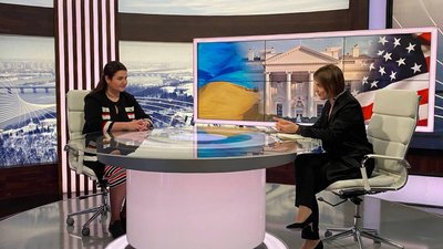 Послиня України в США Оксана Маркарова (зліва), журналістка Суспільного Наталя Гуменюк. Фото: Суспільне Послиня України в США Оксана Маркарова (зліва), журналістка Суспільного Наталя Гуменюк. Фото: Суспільне