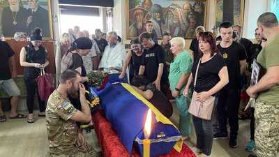 У Херсоні попрощались із загиблими військовими Станіславом Степанським та Володимиром Тарасовим