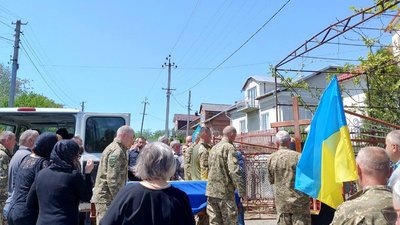 У громадах на Тернопільщині попрощалися з чотирма бійцями У громадах на Тернопільщині попрощалися з чотирма бійцями