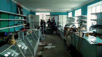 Розграбований магазин у центрі села Розграбований магазин у центрі села