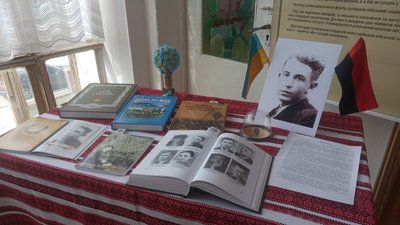 У Тернополі відкрили виставку до 100-ї річниці з дня народження керівника ОУН