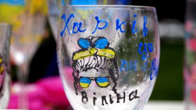 На доброчинному ярмарку в Дніпрі в День міста збирають кошти для ЗСУ – фоторепортаж На доброчинному ярмарку в Дніпрі в День міста збирають кошти для ЗСУ – фоторепортаж
