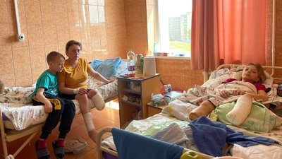 Родина з Краматорська, яка проходила реабілітацію у Львові, зараз на протезуванні у Каліфорнії