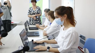 В Одеському міжнародному аеропорту відкрили Центр вакцинації від COVID-19 В Одеському міжнародному аеропорту відкрили Центр вакцинації від COVID-19