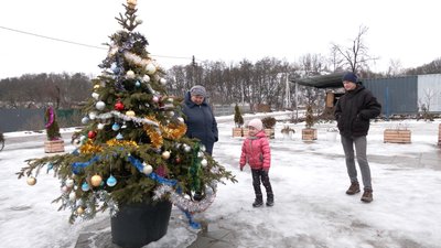 "Сумненький буде Новий рік". Як жителі Новоселівки готуються зустрічати 2023-ій "Сумненький буде Новий рік". Як жителі Новоселівки готуються зустрічати 2023-ій