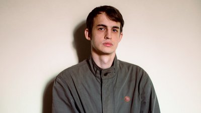 "Варто показувати війну такою, якою вона є": інтерв'ю з оператором "2000 метрів до Андріївки" Алексом Бабенком