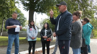 Без обговорень і голосувань: голова села на Черкащині роздав своїм родичам 30 гектарів землі Без обговорень і голосувань: голова села на Черкащині роздав своїм родичам 30 гектарів землі