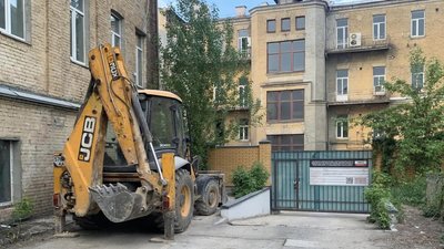 Будинок повітового земства на Рейтарській: суд наклав арешт на майно і заборонив демонтаж