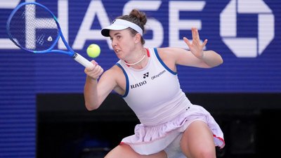 Лінда Носкова у матчі проти Аріни Сабалєнко у чвертьфіналі US Open-2026