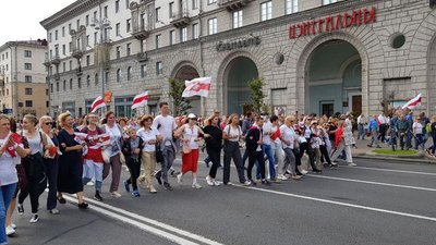 У Мінську почався новий марш, силовики перекрили центр і затримують людей