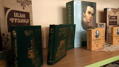 У колекції Людмили Данилюк книги-мініатюри українських класиків У колекції Людмили Данилюк книги-мініатюри українських класиків