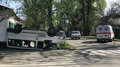 У Полтаві в аварії травмувався водій "швидкої" У Полтаві в аварії травмувався водій "швидкої"