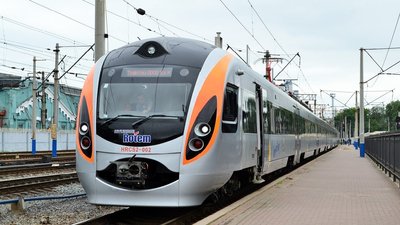 Затримки потягів 4 травня: на скільки запізнюються рейси по станції Дніпро