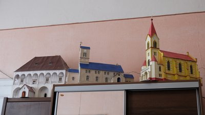 Перші роботи Андрія Сухова були паперовими