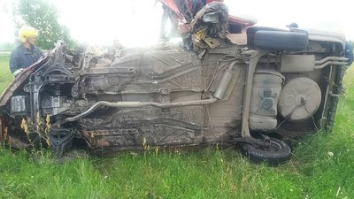 На Рівненщині водій легковика зніс опору та вилетів у поле На Рівненщині водій легковика зніс опору та вилетів у поле