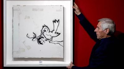 "Пташку з гранатою" Бенксі продали з аукціону за 200 тисяч доларів