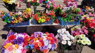 Штраф до 1700 грн. У Дніпрі проводять рейди щодо незаконної вуличної торгівлі штучними квітами Штраф до 1700 грн. У Дніпрі проводять рейди щодо незаконної вуличної торгівлі штучними квітами