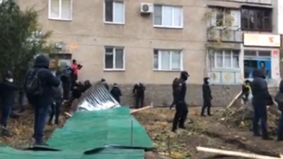 В Одесі на Академічній сталися сутички зі стріляниною та сльозогінним газом