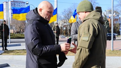 Згадали загиблих та вручили нагороди живим: у Черкасах вшанували добровольців Згадали загиблих та вручили нагороди живим: у Черкасах вшанували добровольців