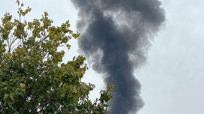 Адмінбудівля пошкоджена через атаку росіян по Чернігівському району
