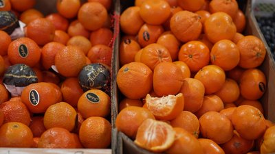 Мандарини, які продають на ринку у Чернівцях
