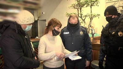 У Херсоні COVID-патрулі перевіряють дотримання карантинних норм у кафе та ресторанах У Херсоні COVID-патрулі перевіряють дотримання карантинних норм у кафе та ресторанах