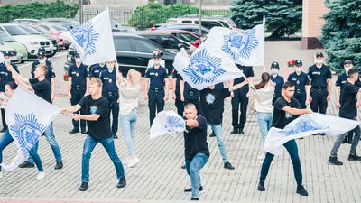 У Дніпрі в університеті внутрішніх справ влаштували акцію до Дня Конституції України