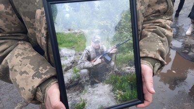 військовослужбовець