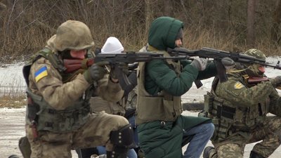 Вчилися стріляти та пересуватися полем бою – у Чернігові пройшли навчання тероборони