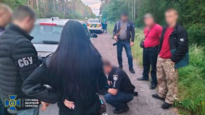 Хотіли вивезти з України ртуть: на Рівненщині СБУ та поліція затримали двох людей