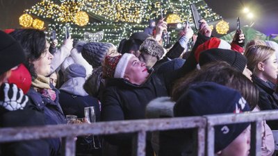 У Херсоні містяни святкували Новий рік на площі біля головної ялинки