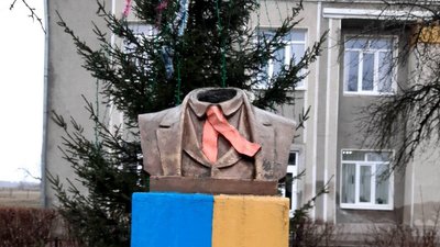 На Прикарпатті невідомі пошкодили пам'ятник Тарасу Шевченку