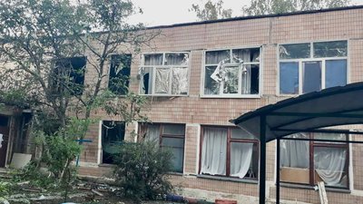 Уночі російські війська вдарили по двох районах Дніпропетровщини: поранена жінка, є руйнування. Нові подробиці