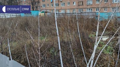 Біля поліції та прокуратури у Сумах мітингують люди. Що відомо (ФОТО) Біля поліції та прокуратури у Сумах мітингують люди. Що відомо (ФОТО)